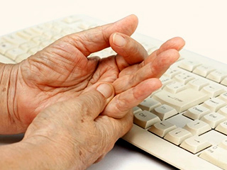 9 Effective Home Remedies To Treat Swollen Fingers