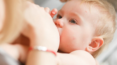 Dancer Hand Breastfeeding: Read Its Benefits and How to Do It