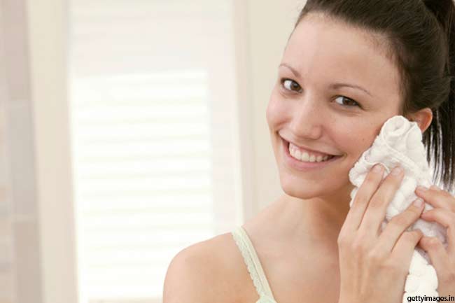 Fades acne scars