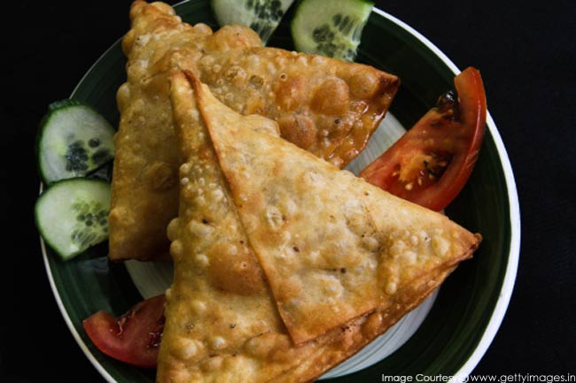 कचौड़ी और समोसे