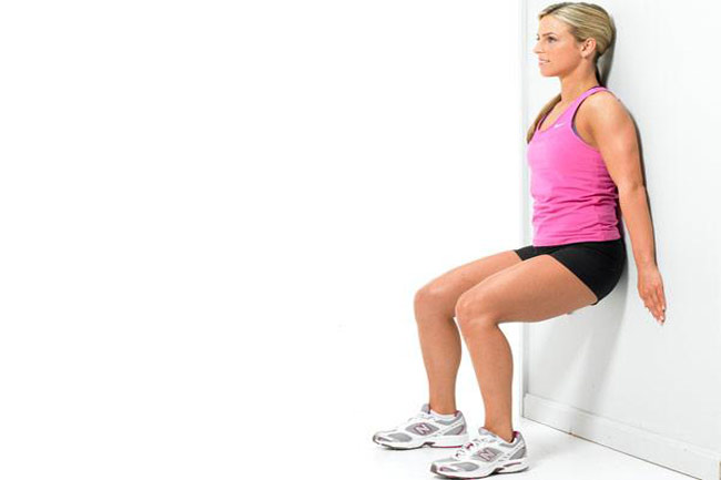 दीवाल के सहारे (Wall Sit)