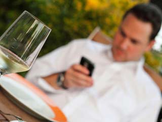 Use of Smartphone During Meals Hampers Parent-Children Bond