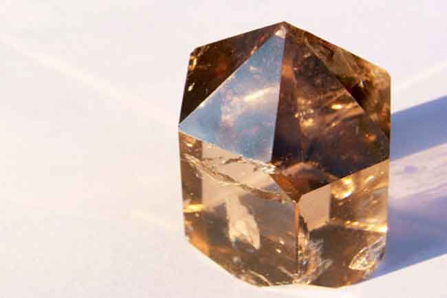 धुएं के रंग वाला बिल्लौर
