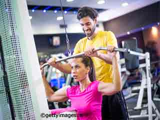 कमर के लिए व्&zwj;यायाम- लेट पुल डाउन 