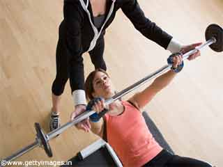 महिलाओं के लिए व्&zwj;यायाम-बेंच प्रेस