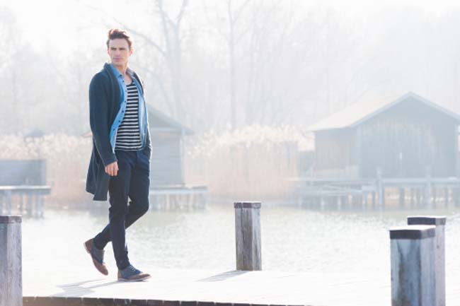 Slouching while Walking
