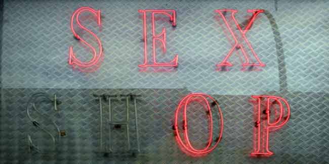 How to Lessen the STD Risks of Sharing Sex Toys