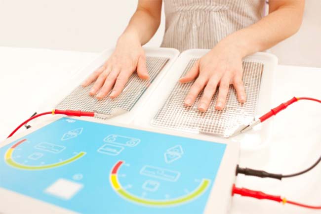 पसीने से तर हथेलियों से पता चलता है : हाइपरहाइड्रोसिस (Hyperhidrosis)