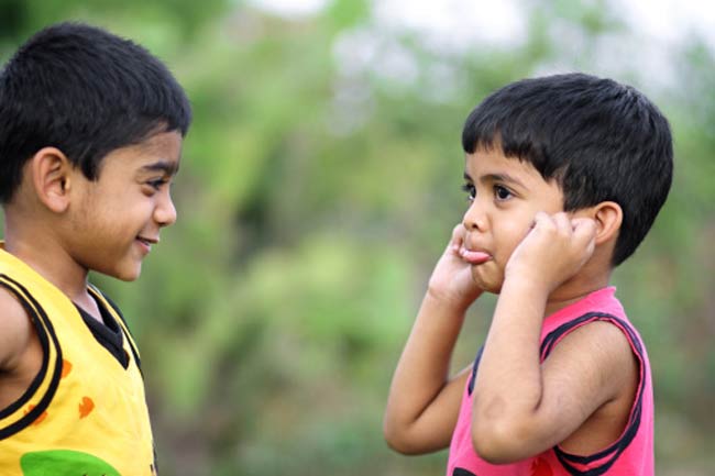 उस दोस्त को मनाना, जिसने गलती की थी