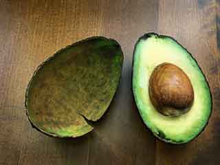 Cut Cholesterol by Having Avocados Daily