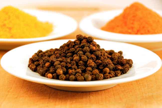 काली मिर्च और हल्‍दी का जादू 