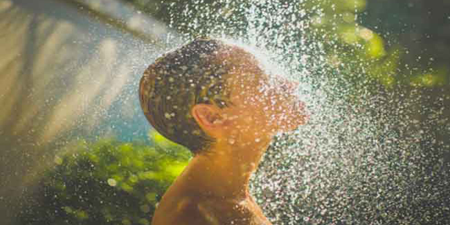किस समय शॉवर लेना है फायदेमंद, सुबह या शाम? जानें