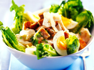 Consuming eggs with raw veggies has many benefits