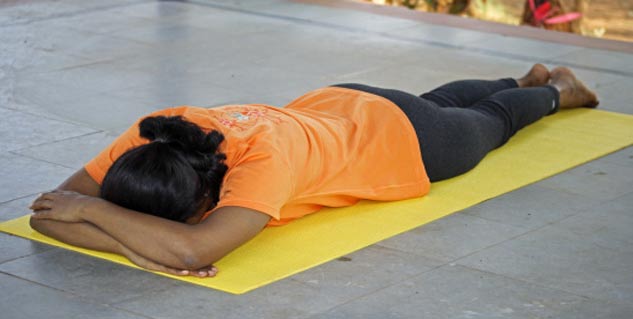 मकरासन क्या है makarasana in Hindi