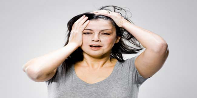 चिपचिपे बालों की समस्या से निजात पाने के टिप्स
