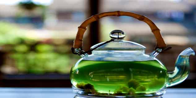 हरी चाय के गरारे  Tea Gives Shining Teeth in Hindi
