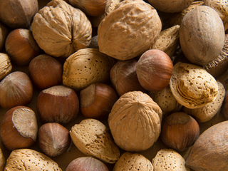 Eating 60 grams of walnuts daily cuts heart disease risk