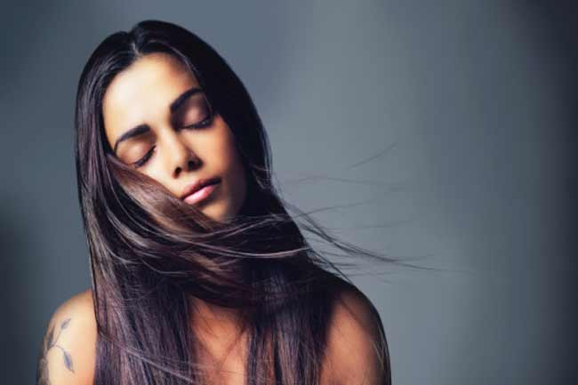 बालों से मॉयश्चर नहीं चुराते