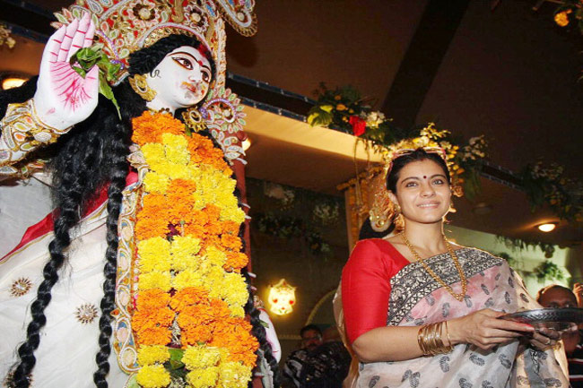 काजोल बच्चों के साथ मनाती है दुर्गा पूजा