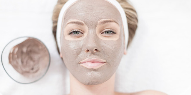 Homemade sandalwood and nutmeg face pack for scar removal