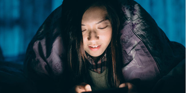 The 4 stages of sexting in a relationship