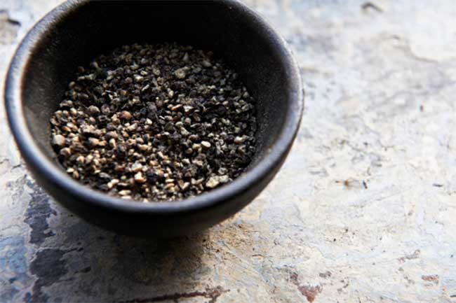 स्वाद बढ़ाये कालीमिर्च