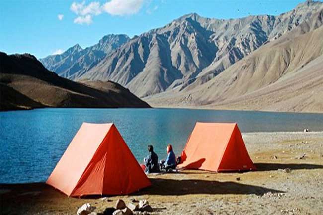चंद्रताल लेक पर कैंपिंग