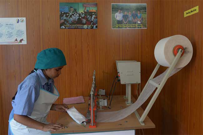 बैंडेज और सैनेटरी नैपकिन