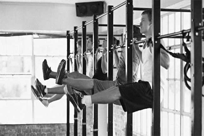 हैंगिंग लैग रेज़ (Hanging Leg Raise)