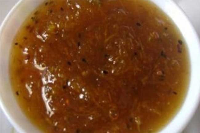 कच्चे आम की खट्टी-मीठी चटनी