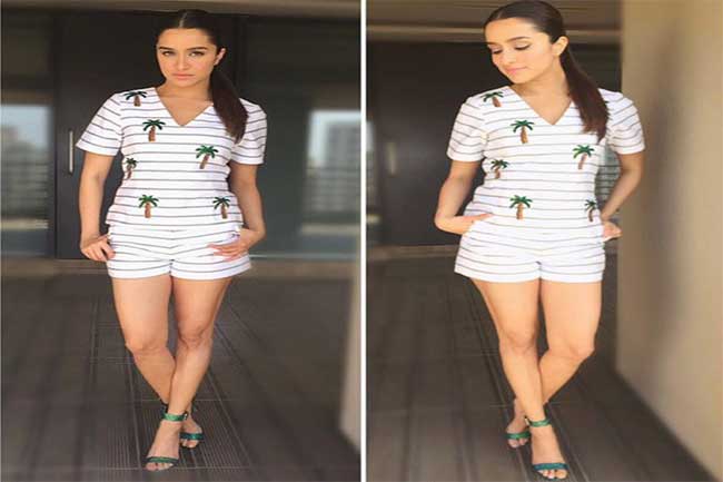 सेपरेट्स विध स्ट्रेपी सैंडल्स