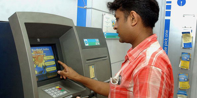 ATM की लाइन में लगने से पहले जरूर बरते यें 5 सावधानियां