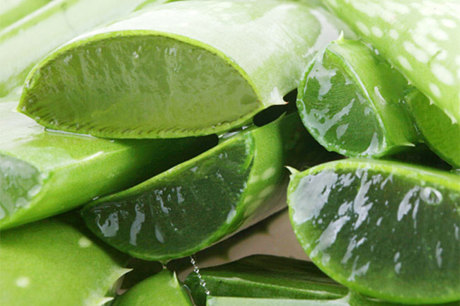 Aloe vera and mustard oil mask