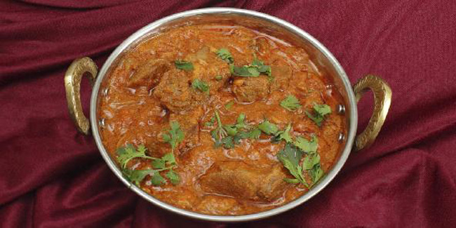 इस बार घर की पार्टी में बनाएं शाही रोगन जोश