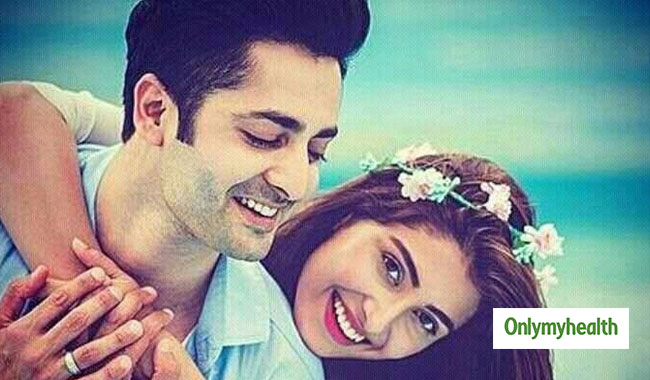 क्या आपकी गर्लफ्रेंड सच में आप से प्यार करती है, इन संकेतों से जानें सच्चाई