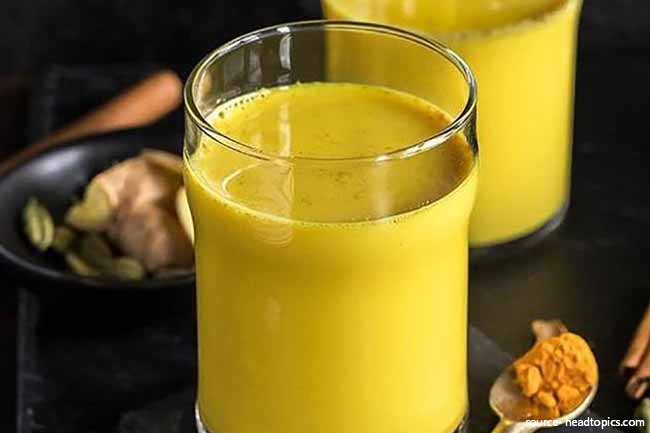 1. हल्दी वाला दूध (Turmeric Milk)
