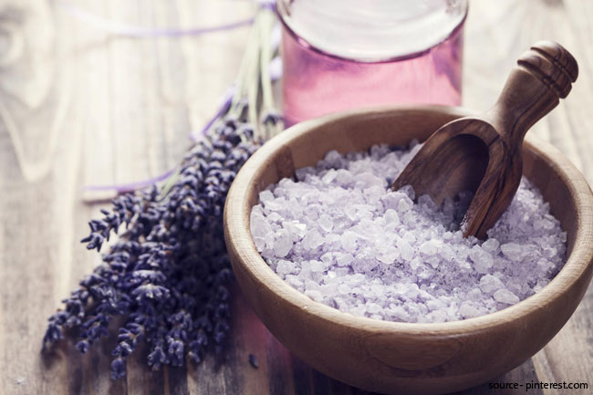 4. बाथ सॉल्ट (Bath Salt)