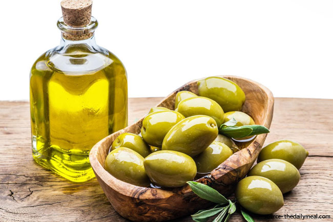 6. ऑलिव ऑयल (Olive Oil)