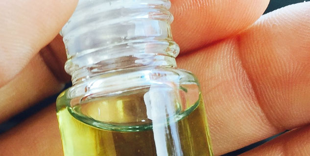 how-to-use-tea-tree-Oil-for-skin