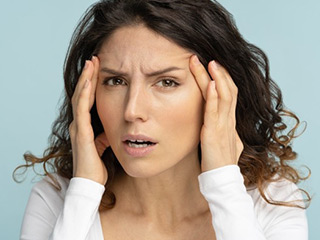 10 Remedies To Treat Crow&rsquo;s Feet Naturally