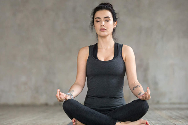 4. याेगा करें (DO Yoga)