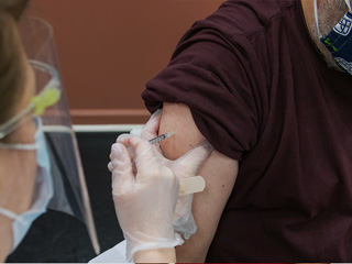 Covishield Vaccine Effectiveness Wanes After 3 Months: Lancet Study