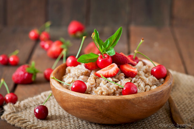 3. ओटमील में होती हैं 84 कैलोरीज (Oatmeal)