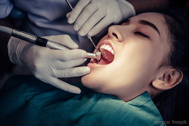 मसूढ़ों और मुहं के अंदर नासूर की समस्या में फिटकरी