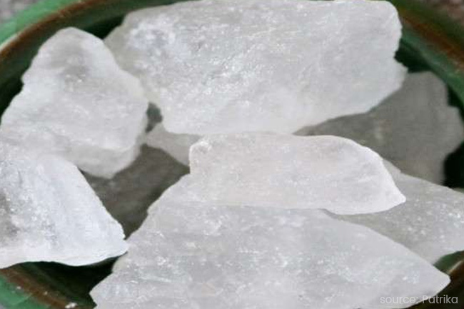 मसूड़ों या दांतों में चोट लगने पर फिटकरी का इस्तेमाल