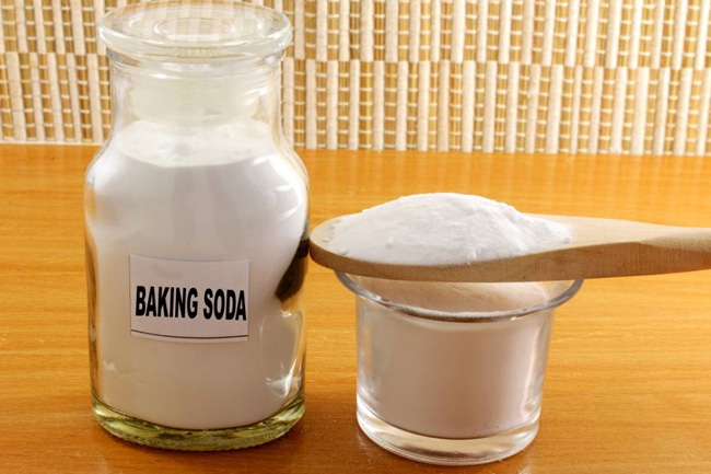 9.बेकिंग सोडा (Baking Soda to Monsoon Pimples)