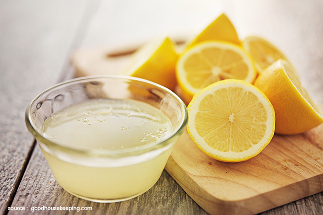 2. नींबू का रस (Lemon Juice)