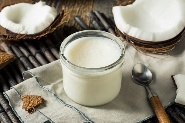 नारियल के तेल से साफ करें नाभि की सफाई (Clean Belly Button with Coconut Oil)