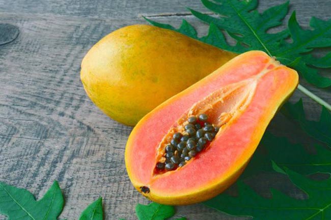 पपीते से करें नाभि साफ (Clean Belly Button with Papaya)