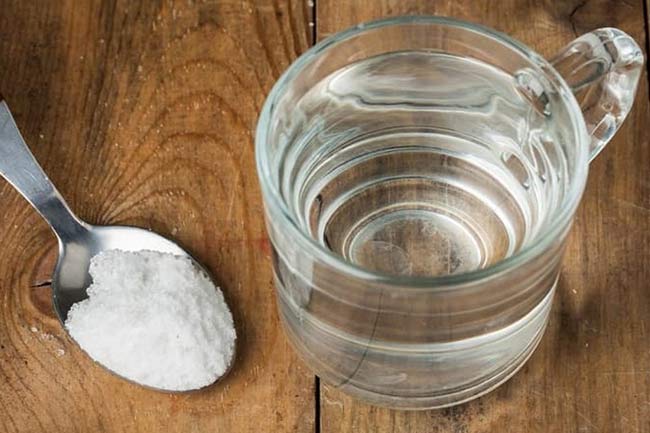 नमक पानी से करें नाभि की सफाई (Clean Belly Button with Salt Water)
